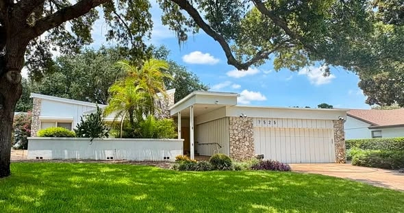 Exterior cleaning services in Dr. Phillips FL — house washing and soft wash for 32819 homes