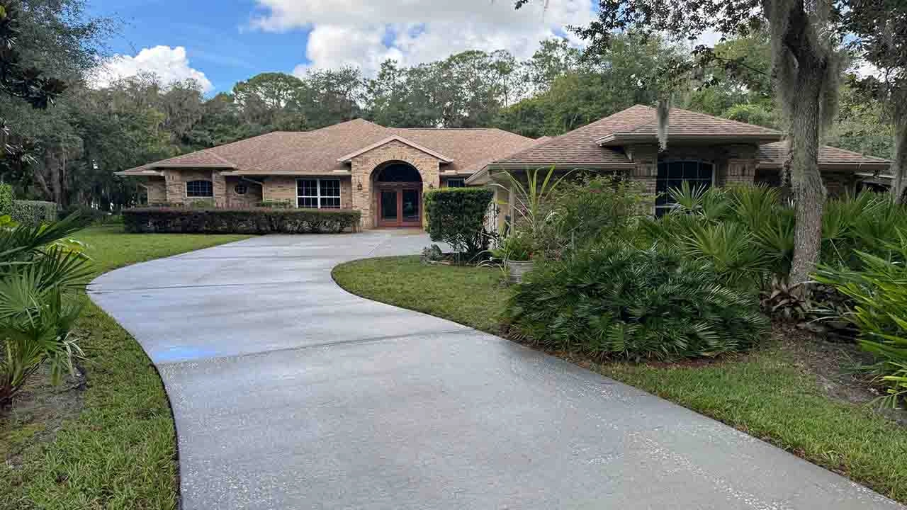 Driveway pressure washing in Windermere FL